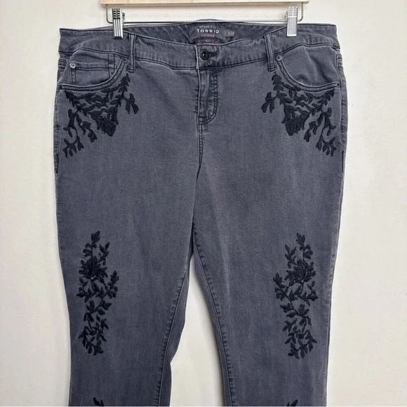 Torrid Womens 18R Premium Boyfriend Jeans Embroidered  Black Wash - Picture 3 of 15